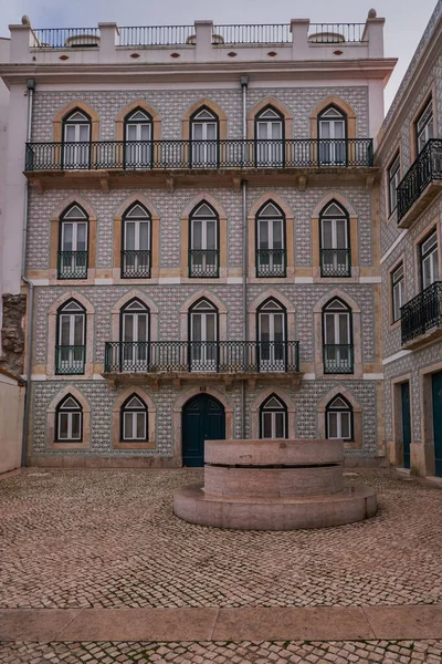 Prédio Tradicional Coberto Com Azulejos Coloridos Alfama Lisboa Portugal — Fotografia de Stock