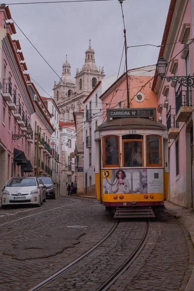 Słynny Zabytkowy Tramwaj Numer Alfama Lizbona Portugalia — Zdjęcie stockowe