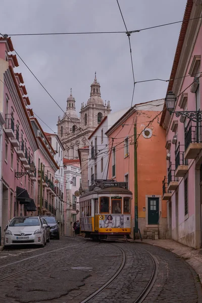 Słynny Zabytkowy Tramwaj Numer Alfama Lizbona Portugalia — Zdjęcie stockowe