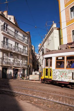 Alfama, Lizbon, Portekiz 'deki 28 numaralı Iconic and Famous Vintage Tram