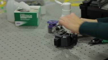 Laboratuvar masa donanımları ile