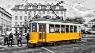 Lizbon sokaklarında 28 geçen tramvay