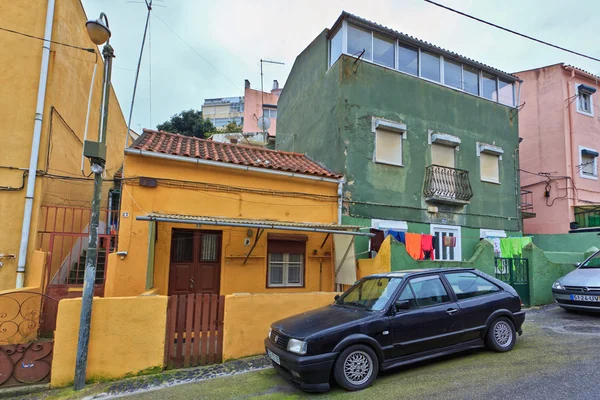 Lisabon, Portugalsko. Klasický pohled. Typická architektura v ulicích města — Stock fotografie