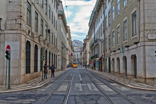 Lisboa, Portugal. Vista clásica. Arquitectura típica de las calles de la ciudad — Foto de Stock