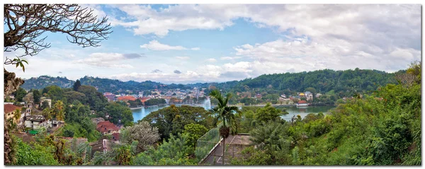 Ruiny v skálu Sígirija v kandy. Srí lanka — Stock fotografie