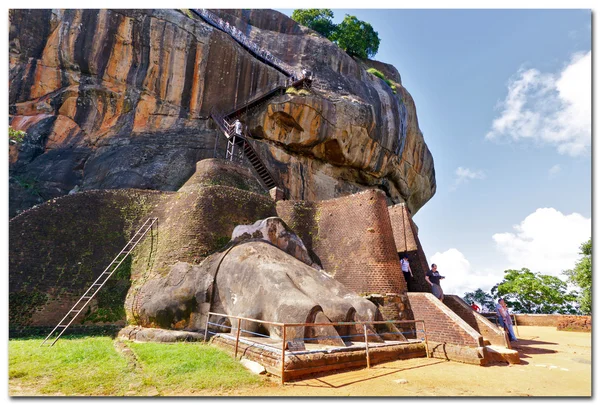 Ruiny v skálu Sígirija v kandy. Srí lanka — Stock fotografie