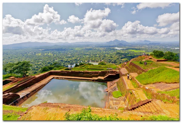 Ruiny v skálu Sígirija v kandy. Srí lanka — Stock fotografie