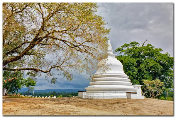 Weiße Stupa — Stockfoto