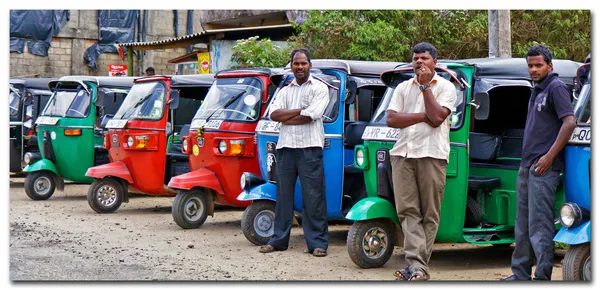 Srí Lanka-i, a tuk tuk járművezetők — Stock Fotó