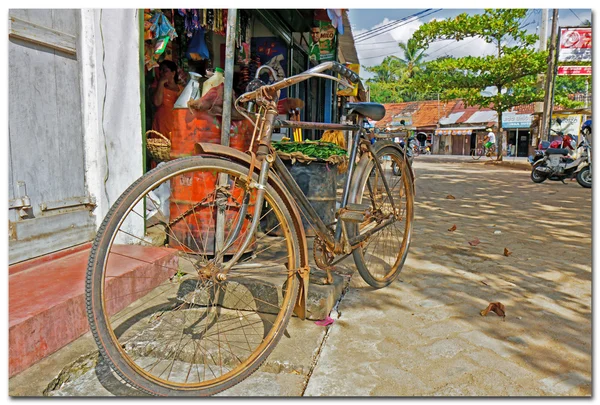 Zardzewiały rower — Zdjęcie stockowe