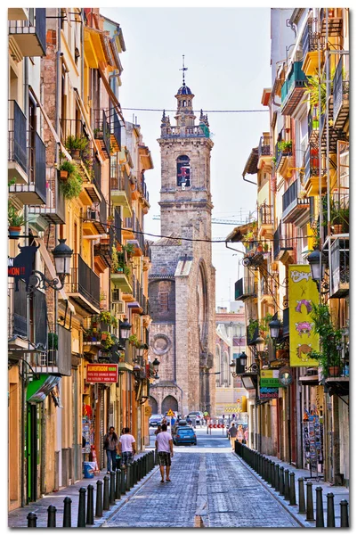 Valencia, Spanje, bekijken van smalle stad straten. — Stockfoto