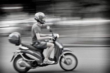 motorbyke pisa İtalya sokaklarında ridding dostum