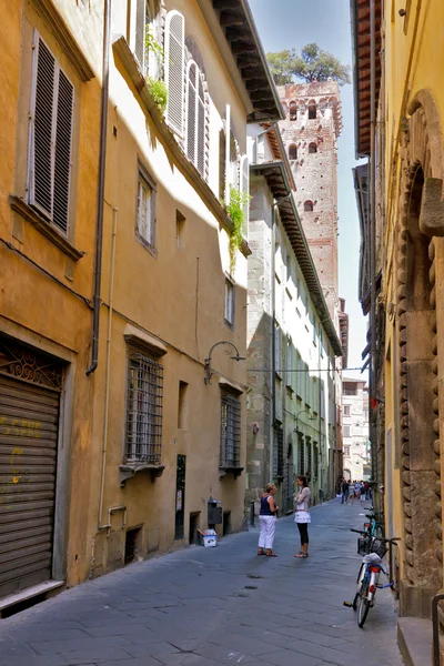 Rua em Lucca, Itália — Fotografia de Stock