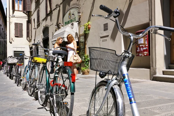 Fila di biciclette — Foto Stock