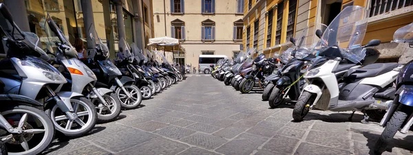 Row of motorbikes — Stock Photo, Image