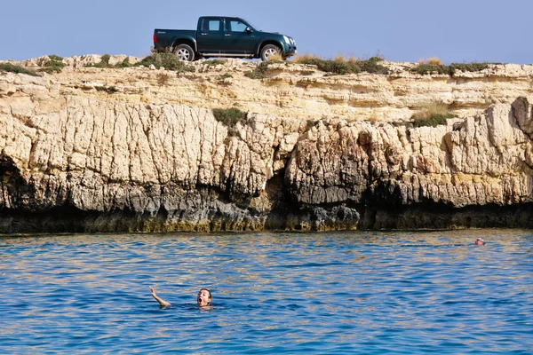 Krásné odlehlé zátoce na ostrově nedaleko kypr Protaras — Stock fotografie