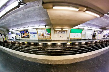 Metro istasyonu.