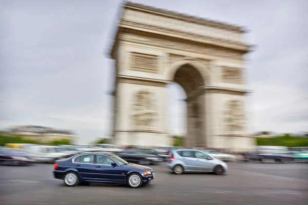 На площі Етуаль, в Парижі, Франція Тріумфальна арка — стокове фото