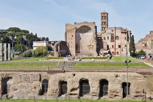 Ruins in sunny day — Stock Photo, Image