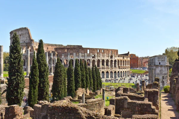 Uitzicht op rome, Italië - Colosseum. — Stockfoto