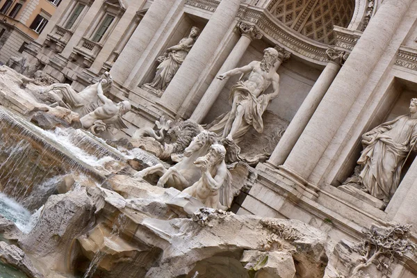 Veduta della famosa Fontana di Trevi, Roma, Italia . — Foto Stock