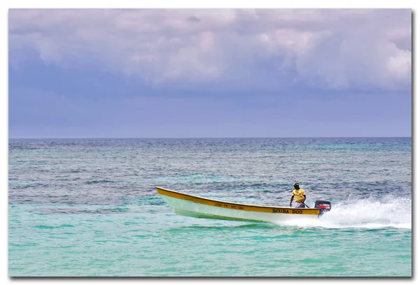 Turquoise ocean — Stock Photo, Image