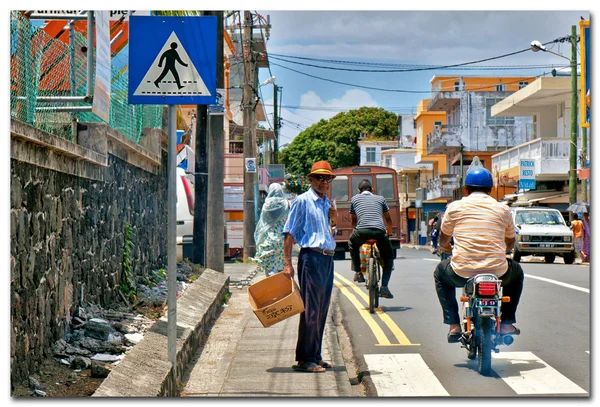 Hombre con sombrero naranja — Foto de Stock