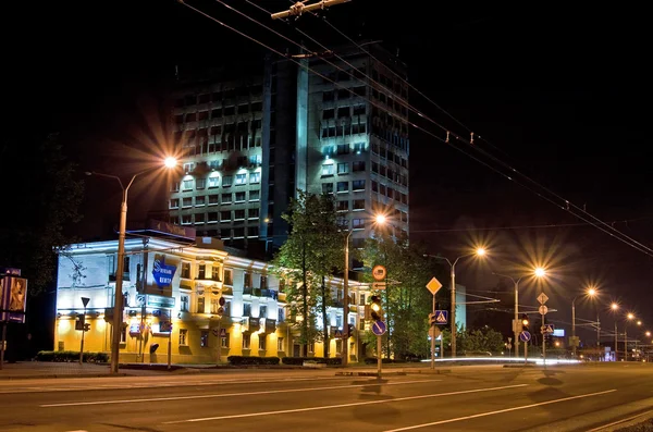 Ulica w nocy — Zdjęcie stockowe