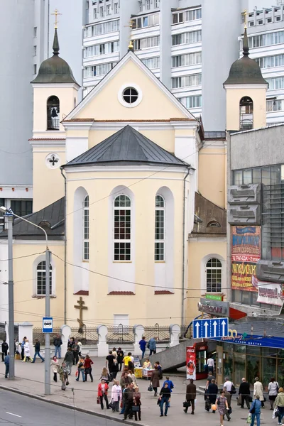 도시에 있는 기독교 교회 — 스톡 사진