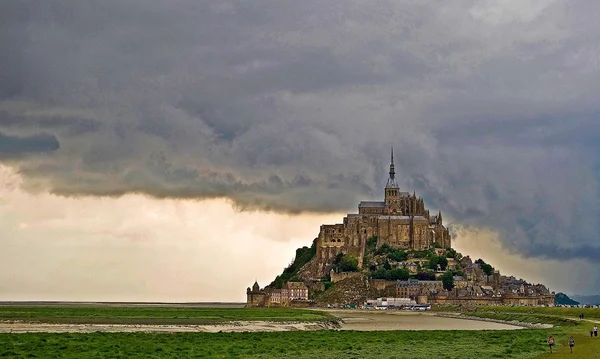 Úsvit na mont saint michel. Francie — Stock fotografie