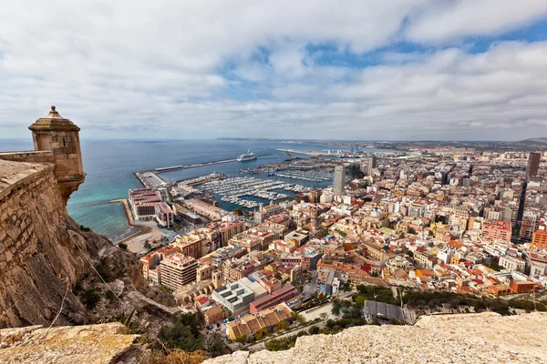 Alicante, İspanya limanının görünümü