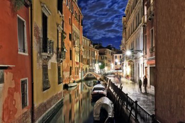 gece sakin Venedik canal
