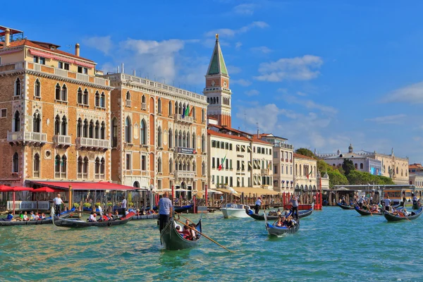 Gondeln auf dem Canal Grande — Stockfoto