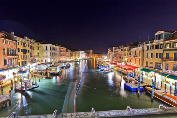 Colorful night view from the Rialto Bridge — Stock Photo, Image