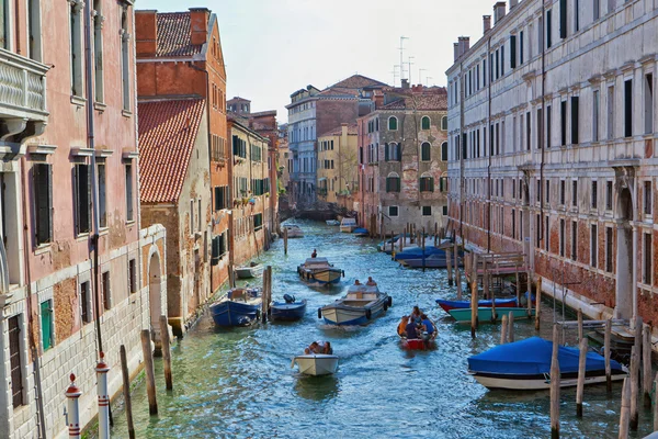 Water traffic on a Venetian canal — Stock Photo, Image