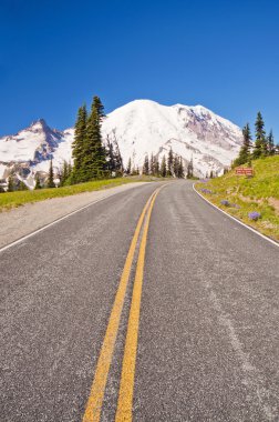 sunrise mt rainer için yol yönünde işaret mt rainier Milli Parkı