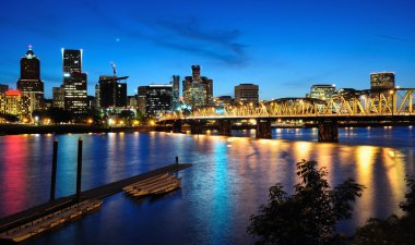 gece vakti Portland şehri görünümünde