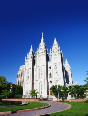 salt lake City, utah, güzel mormon Tapınağı önünde havuzda yansımaları ile.