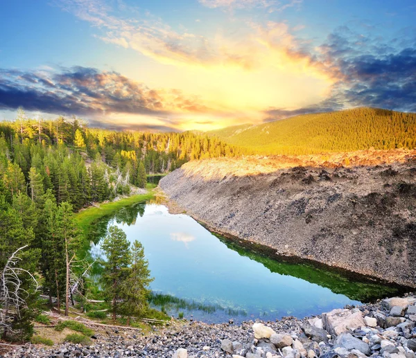 Une belle vue depuis Obsidian Lava Flow Bend Oregon — Photo