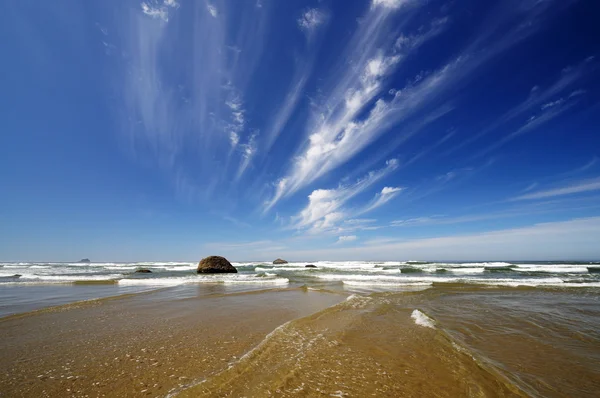 Güzel bir bulutlar ve sarılmak beach gelin Devlet Parkı — Stok fotoğraf