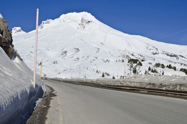 Yol tarafındaki hood Dağı — Stok fotoğraf