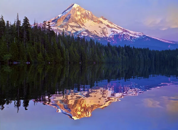 Krásný západ slunce na ztracené jezero oregon — Stock fotografie