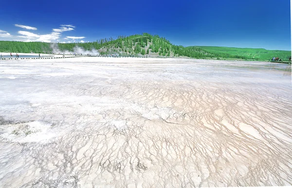 De berg op Mammoet hot springs — Stockfoto