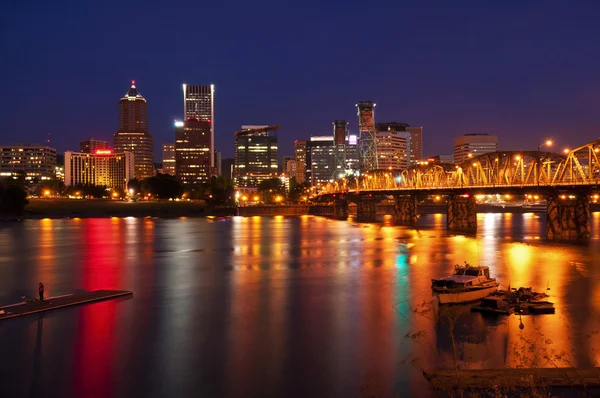 Una hermosa vista nocturna de la ciudad de Portland — Foto de Stock