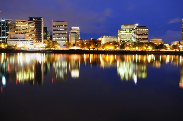 Una bella vista notturna della città portland — Foto Stock