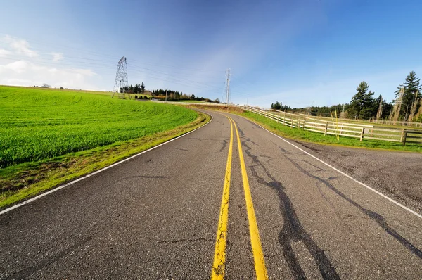 Estrada bonita e céu — Fotografia de Stock