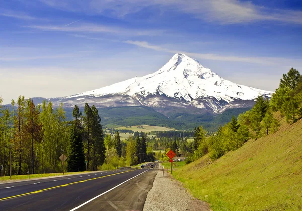 A beautiful mountain view from road — Stock Photo, Image