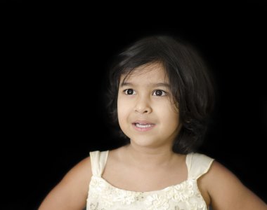 ona kızgın gösteren şirin kız