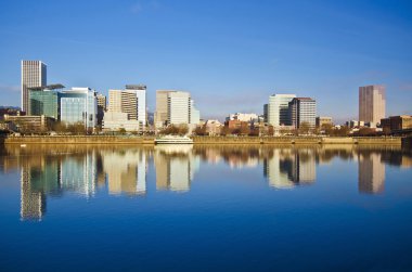 şehir merkezinde güzel yansıması ile güzel bir görünüm Portland