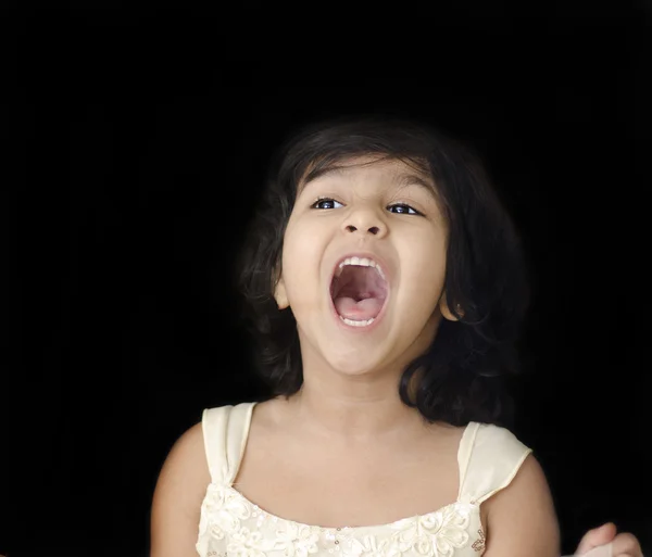 Uma menina bonita gritando — Fotografia de Stock